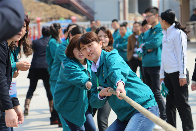 拔河比賽順利結(jié)束，凸顯團(tuán)結(jié)拼搏精神